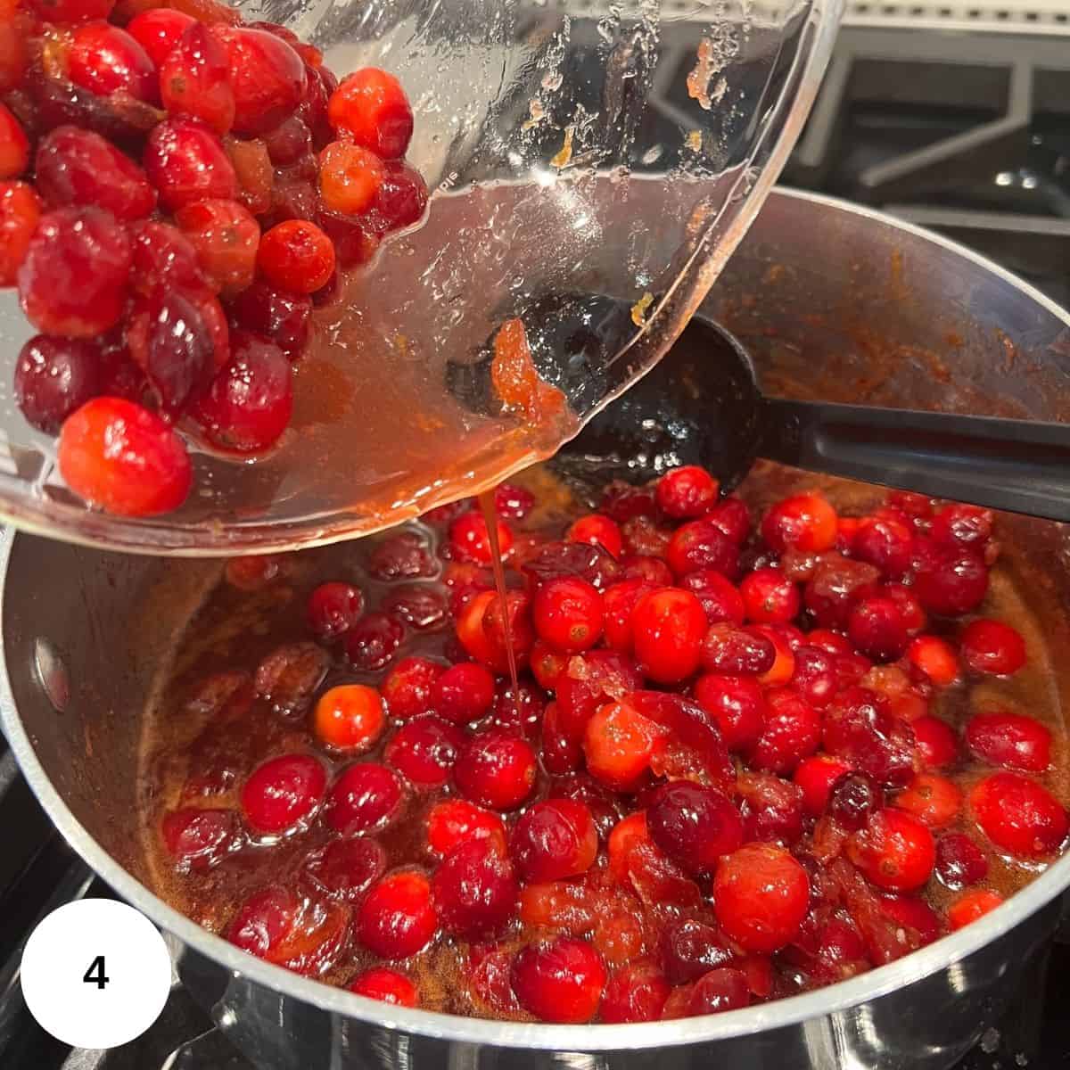 Adding the reserved cranberries back into the sauce. 